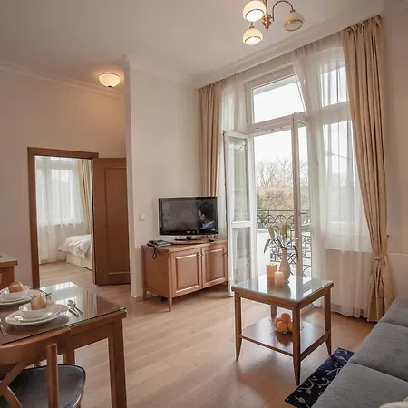 Artis Appartement *
